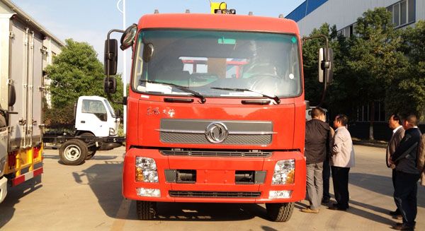 東風(fēng)天錦雙排隨車起重運輸車